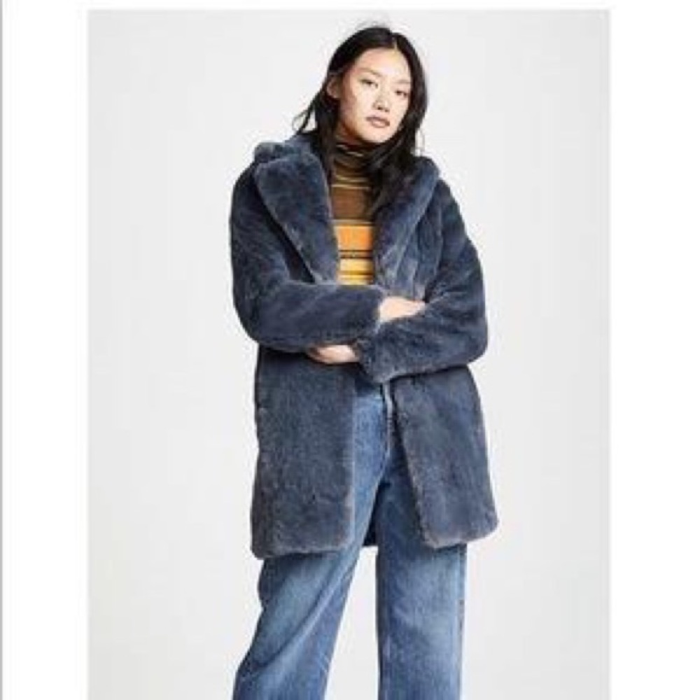 NWT Beautiful size XS MKT blue faux fur coat